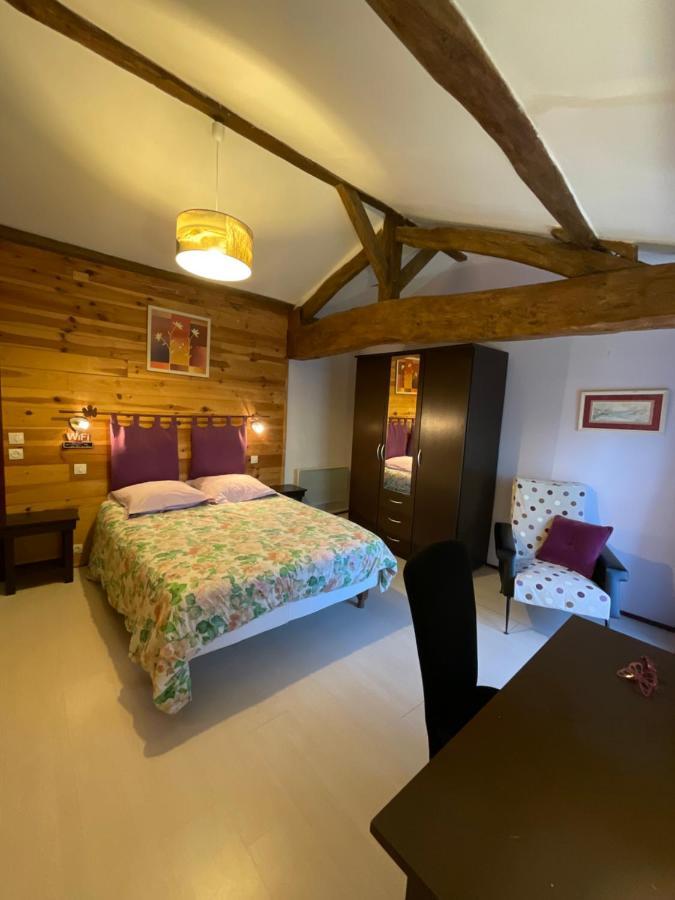 Chambres, Table D'Hotes Et Gites Les Mesanges Saint-Jean-de-Sauves Εξωτερικό φωτογραφία