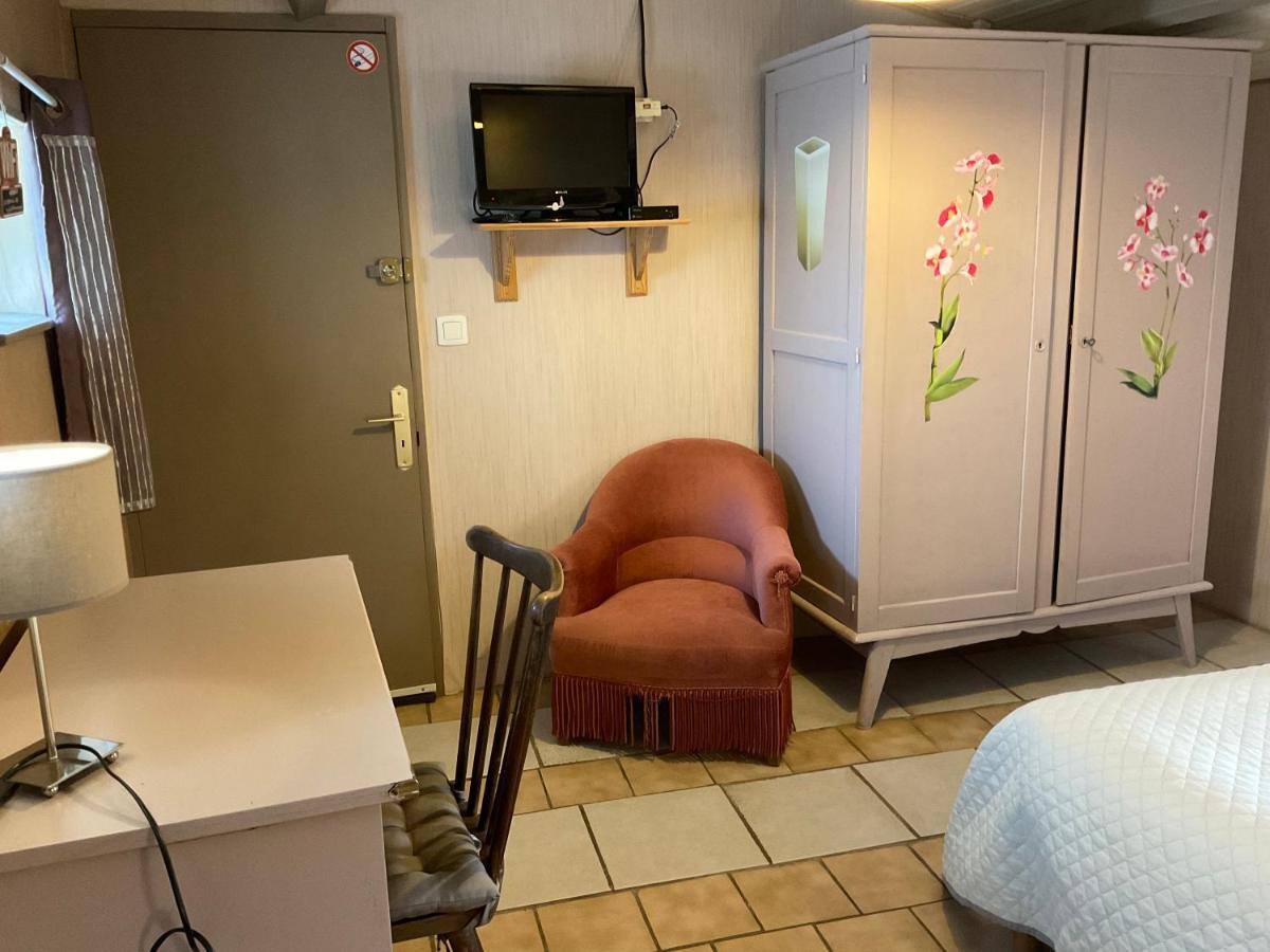 Chambres, Table D'Hotes Et Gites Les Mesanges Saint-Jean-de-Sauves Εξωτερικό φωτογραφία