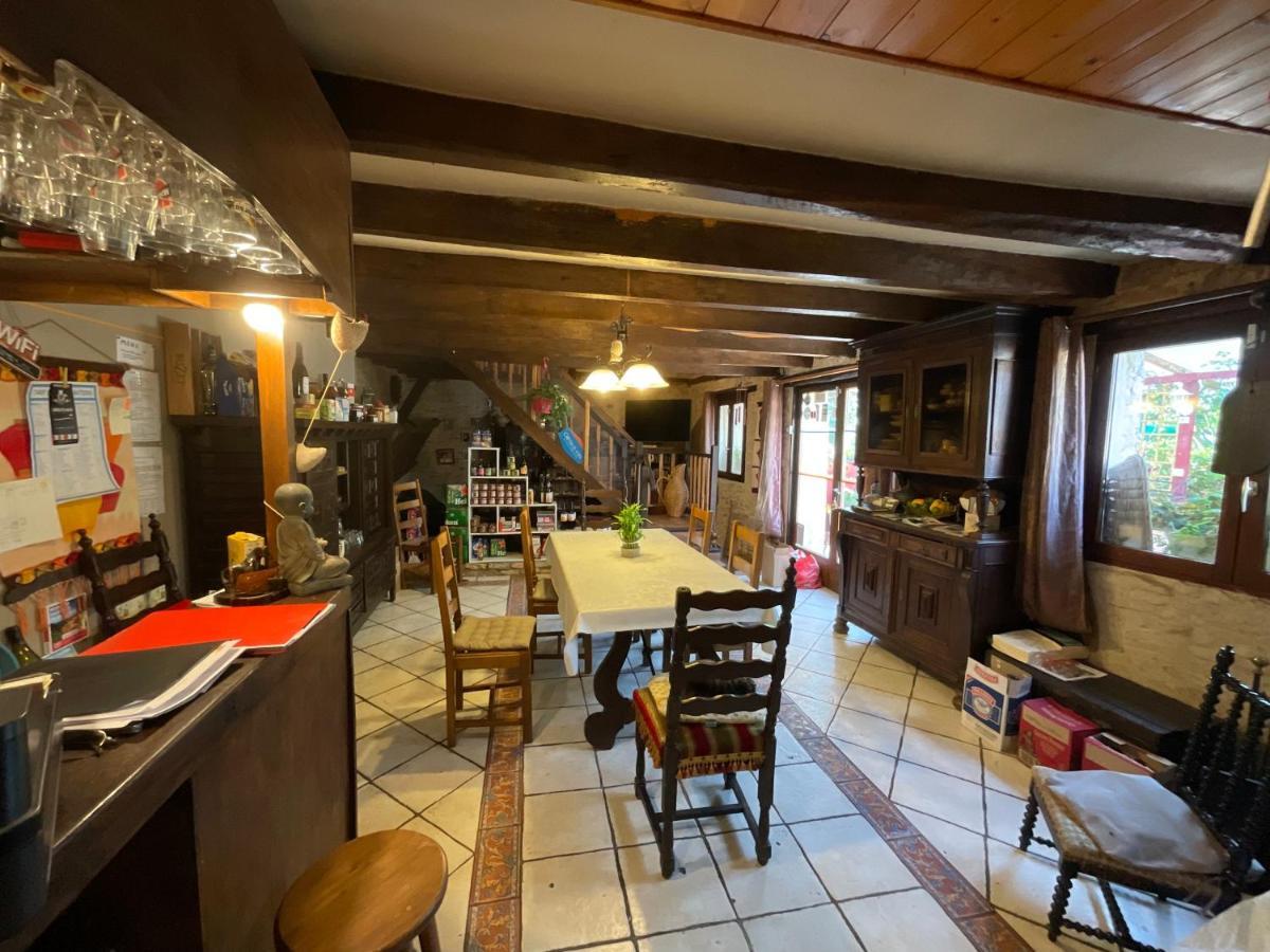 Chambres, Table D'Hotes Et Gites Les Mesanges Saint-Jean-de-Sauves Εξωτερικό φωτογραφία