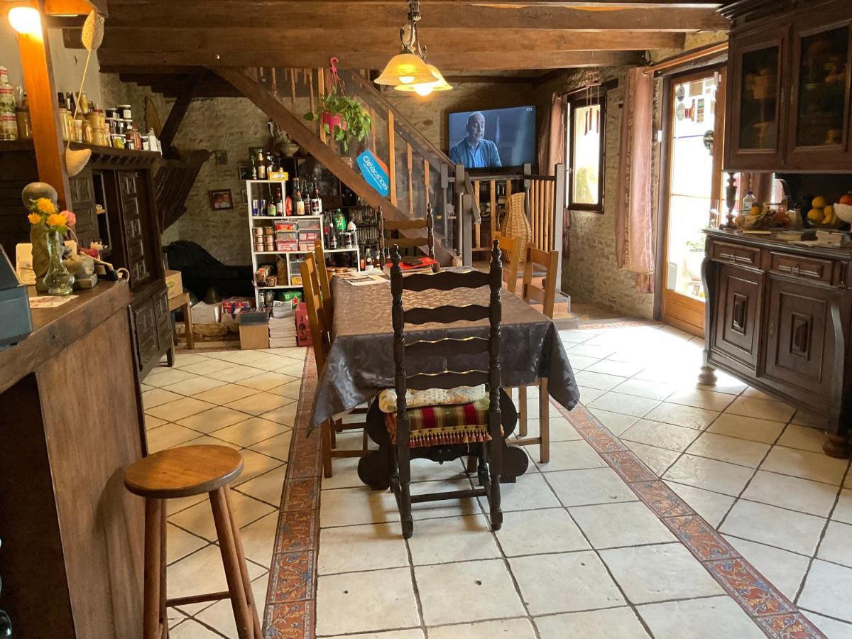 Chambres, Table D'Hotes Et Gites Les Mesanges Saint-Jean-de-Sauves Εξωτερικό φωτογραφία